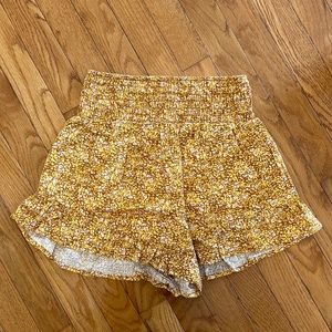 Wild Fable ruffle pull on shorts